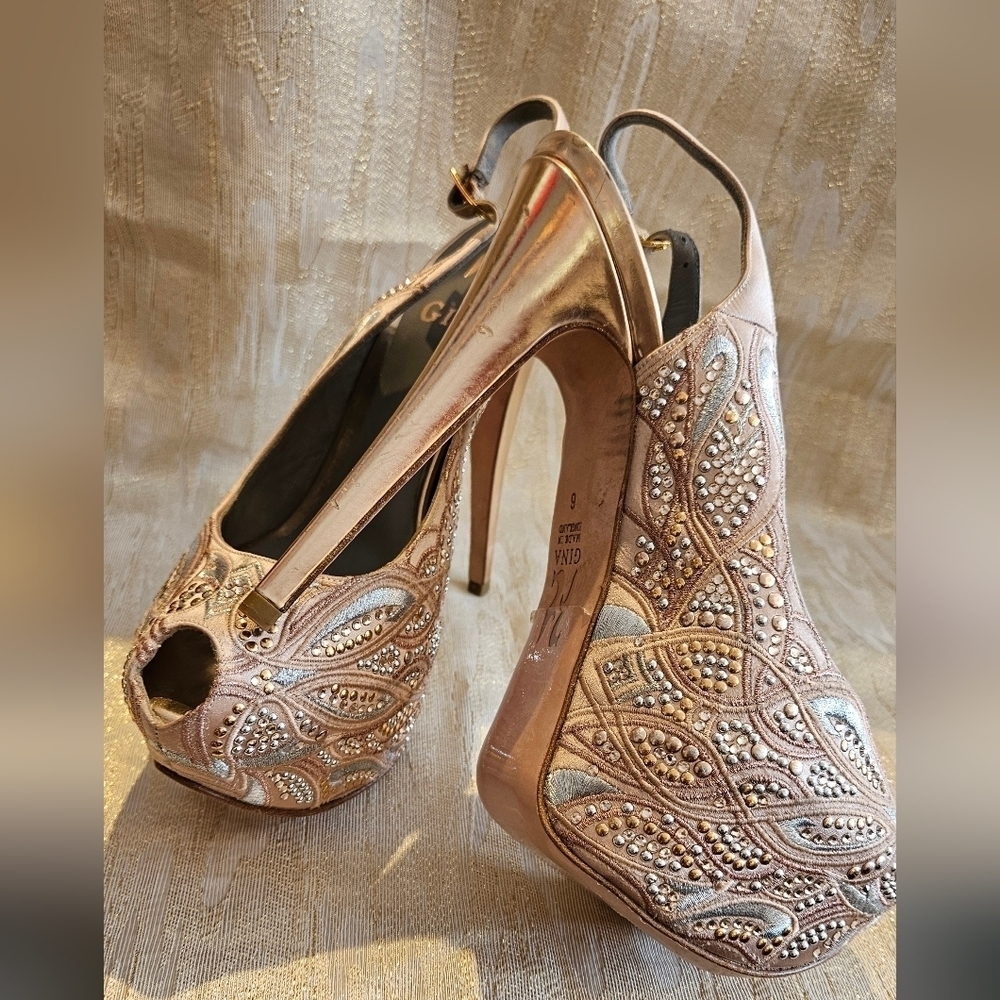 Embroidered Gold and Beige Beaded stilettos. Open Toe. Size 6 - Picture 6 of 13